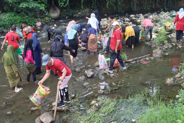 Meriahkan HAB 78 Tahun, Keluarga Besar IAIN Ambon Gelar Baksos