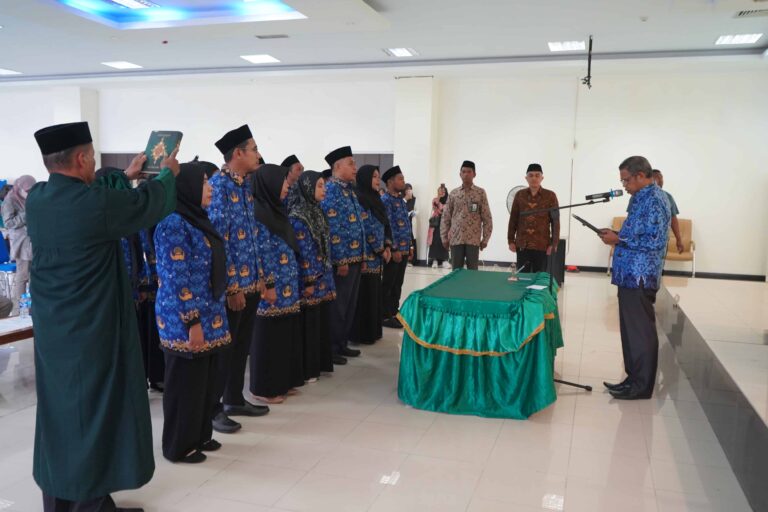 Kabiro AUAK Ambil Sumpah 13 Dosen PPPK IAIN Ambon Formasi 2022