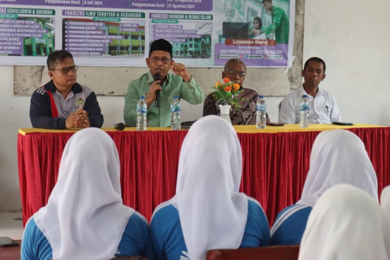 Ikut Sosialiasi, Rektor Ajak Siswa SMA PGRI Pelita Jaya Bergabung di IAIN Ambon