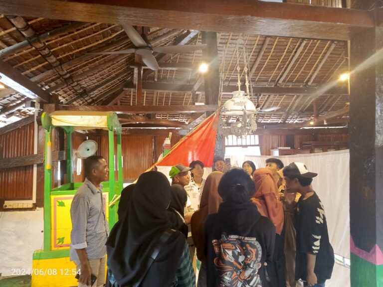 Studi Wisata Religi Mahasiswa Prodi HKI IAIN Ambon ke Masjid Tua dan Benteng Amsterdam